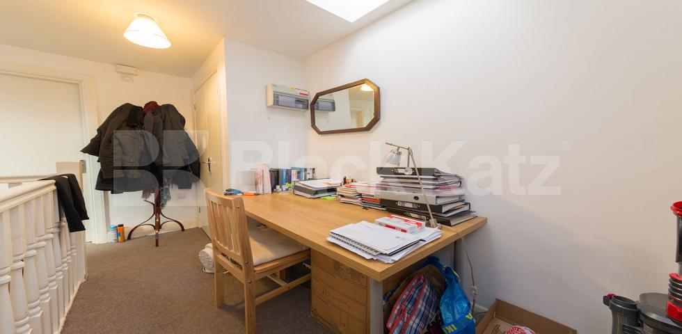 			New Instruction, 1 Bedroom, 1 bath, 1 reception Flat			 Springdale Road, Newington Green